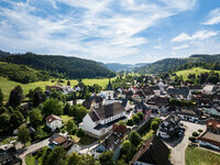  Blick auf den Ort Lenzkirch mit der Kirche (Bildnachweis: © Hochschwarzwald Tourismus GmbH)