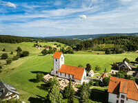 Blick auf die Kirche im Ortsteil Saig in Lenzkirch (Bildnachweis: © Hochschwarzwald Tourismus GmbH)